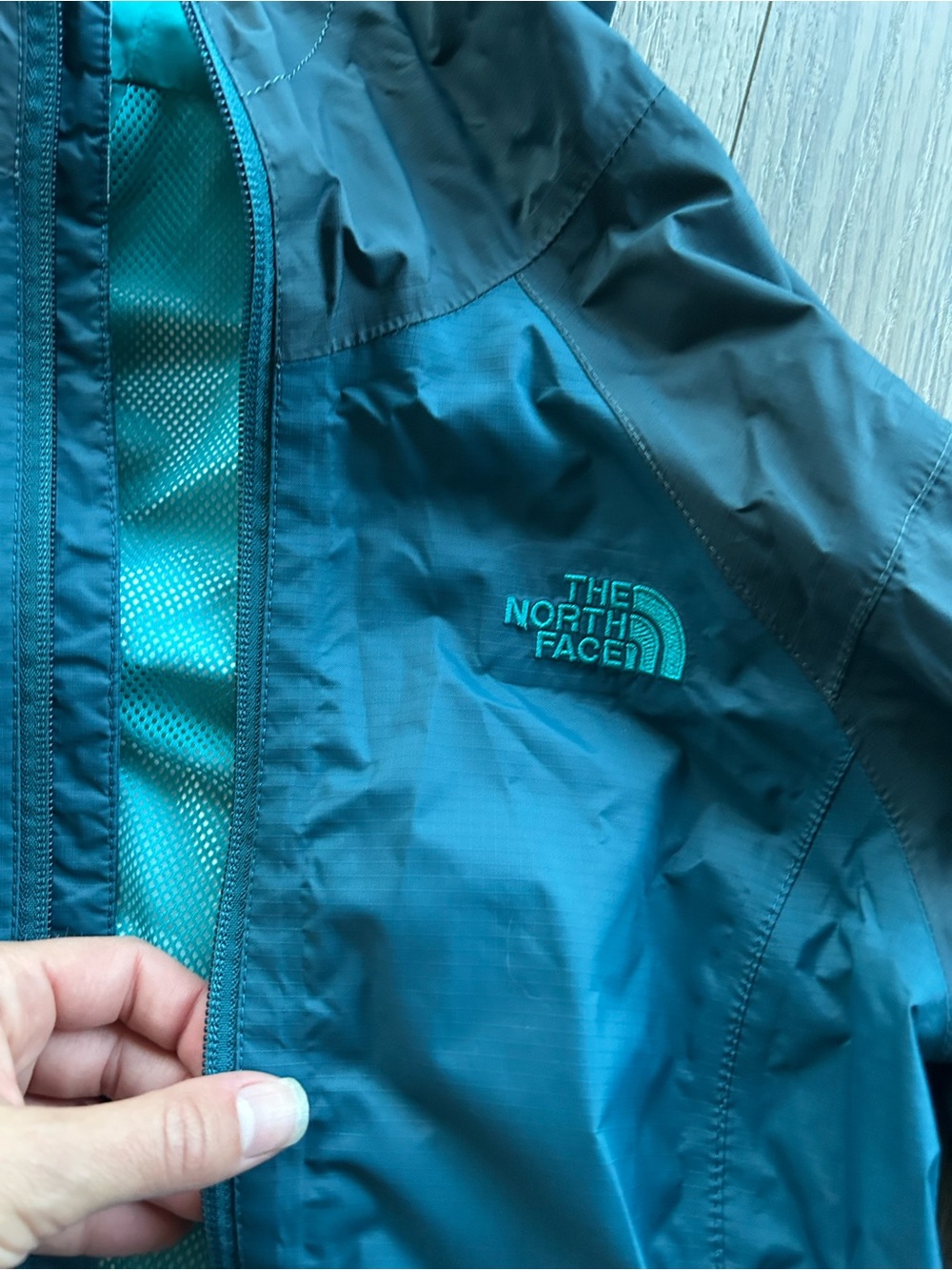 The North Face hooded rain jacket - Picture 2 of 4